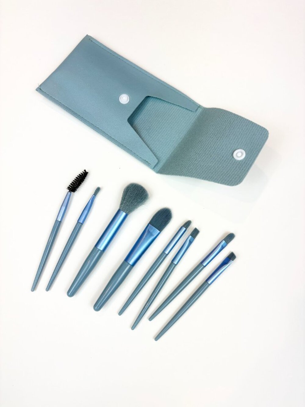 8-Piece Mini Makeup Brushes Travel Set with pouch. New